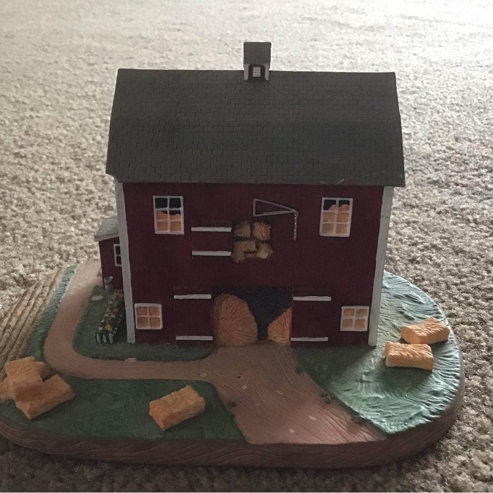 The Danbury Mint "Amish Hay Barn" 1993 Resin Village Figurine Sculpture